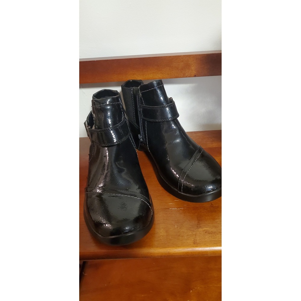 Clarks Collection Ellowyn Strap Women's sz 7 Black Crinkle Noir